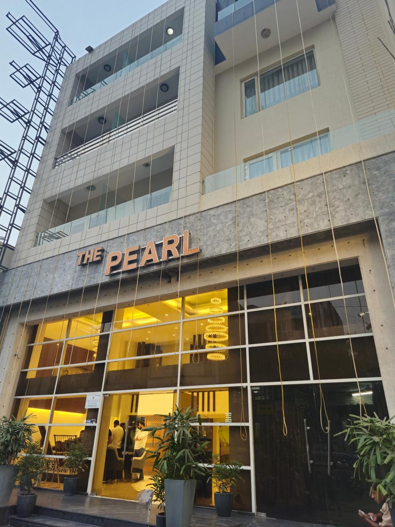 Hotel The Pearl - Free Airport Pickup - Traveler'S Choice Award Winner For 2025 New Delhi Exterior photo