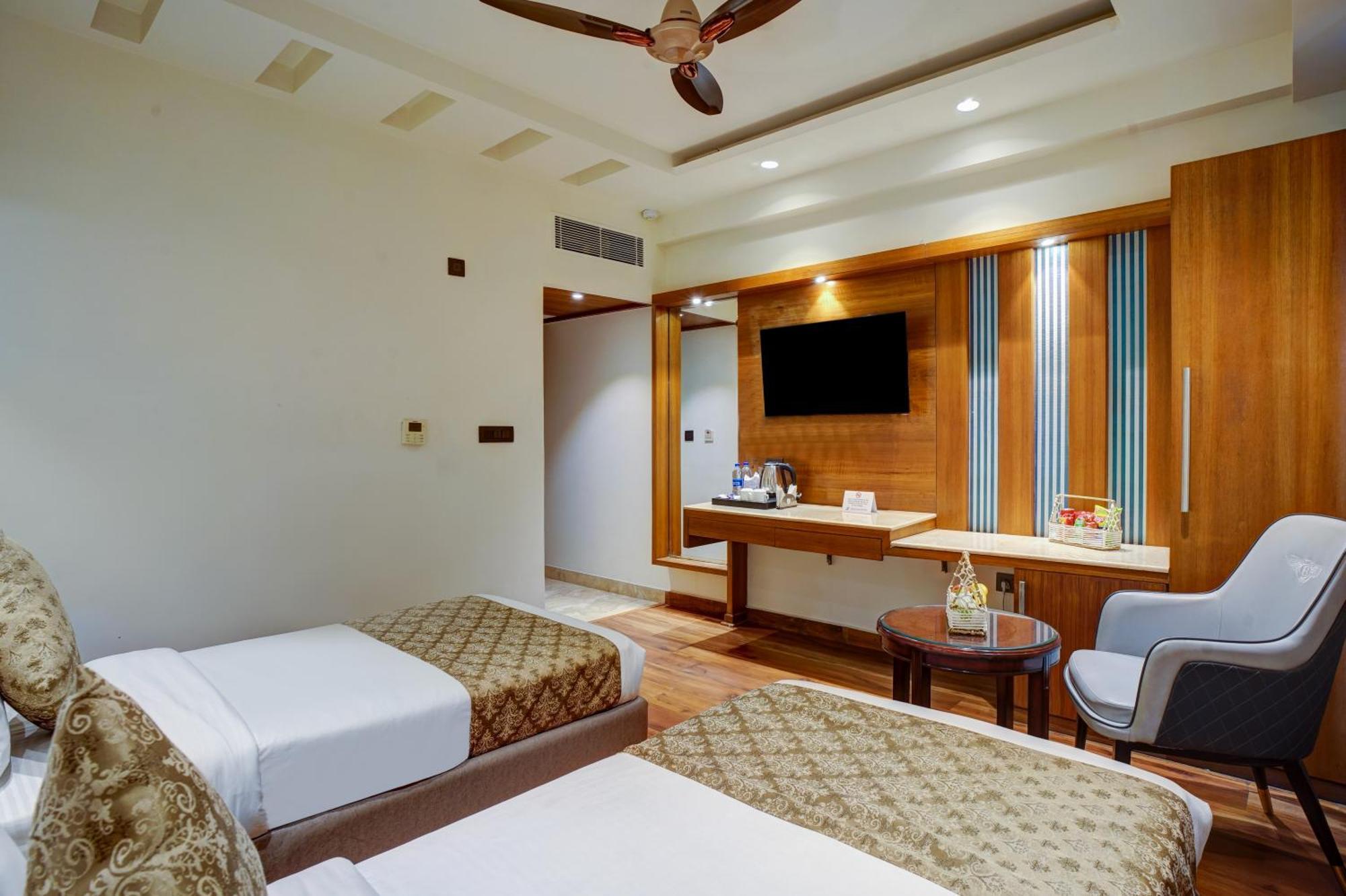 Hotel The Pearl - Free Airport Pickup - Traveler'S Choice Award Winner For 2025 New Delhi Exterior photo