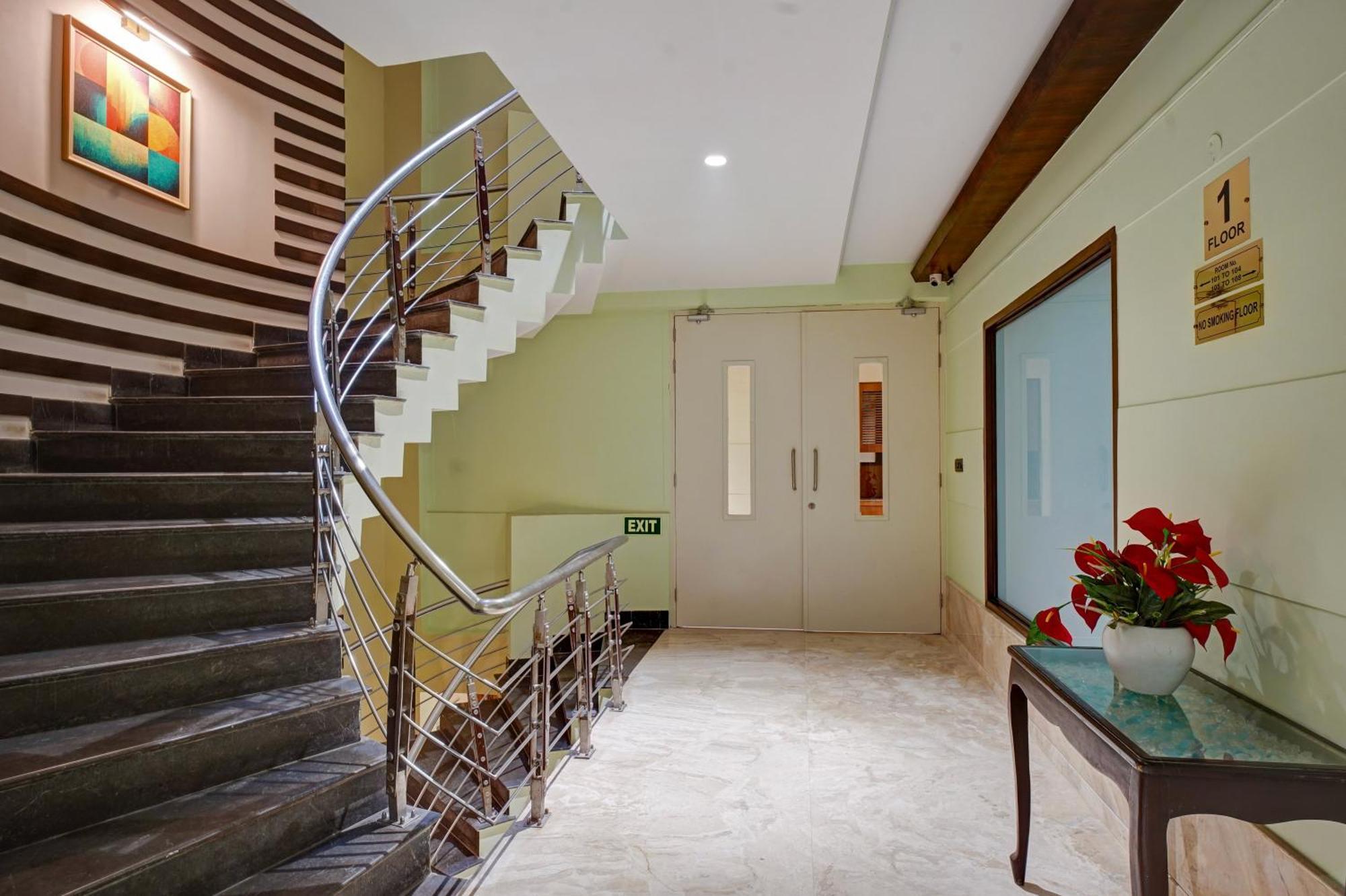 Hotel The Pearl - Free Airport Pickup - Traveler'S Choice Award Winner For 2025 New Delhi Exterior photo