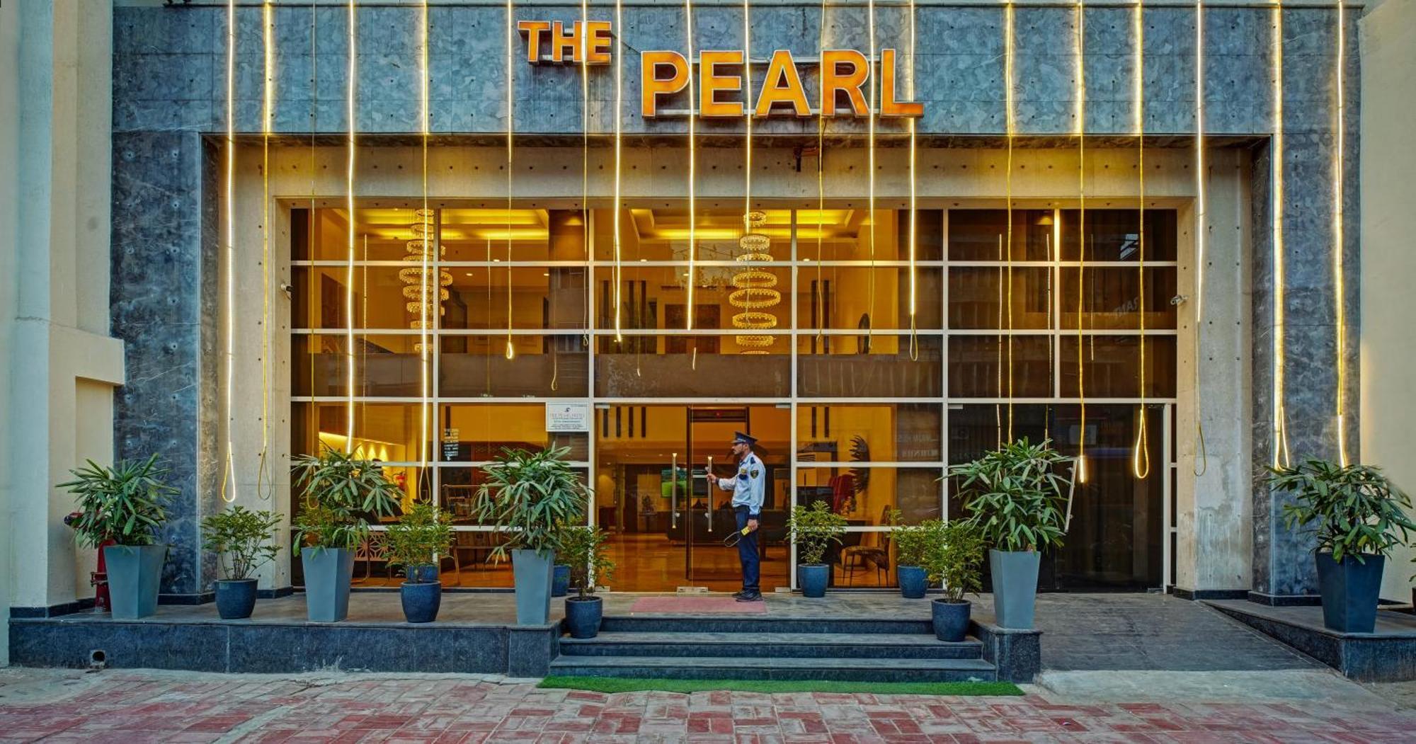 Hotel The Pearl - Free Airport Pickup - Traveler'S Choice Award Winner For 2025 New Delhi Exterior photo